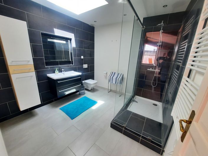 Image No.9-3 Bed House for sale