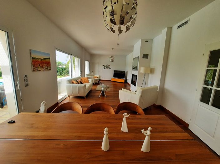 Image No.6-5 Bed Property for sale