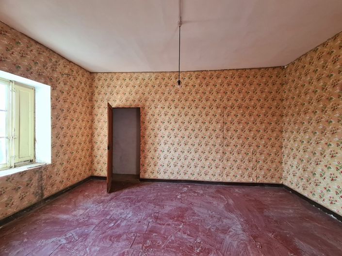 Image No.20-7 Bed House for sale