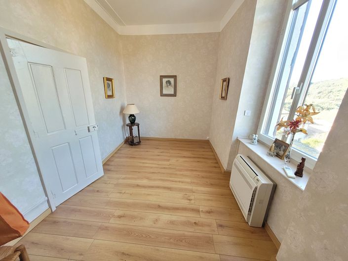 Image No.18-5 Bed Property for sale