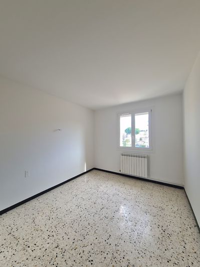 Image No.15-4 Bed House for sale