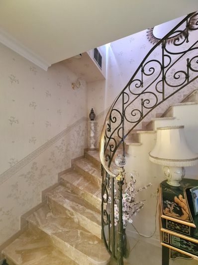 Image No.10-4 Bed Property for sale