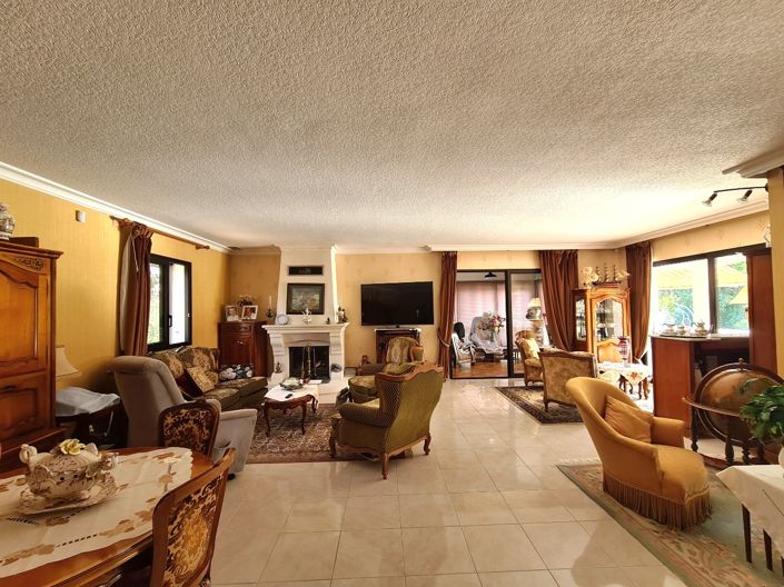 Image No.14-4 Bed Property for sale