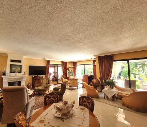 Image No.15-4 Bed Property for sale