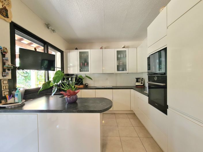 Image No.13-4 Bed Property for sale