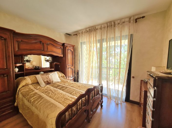 Image No.22-4 Bed Property for sale