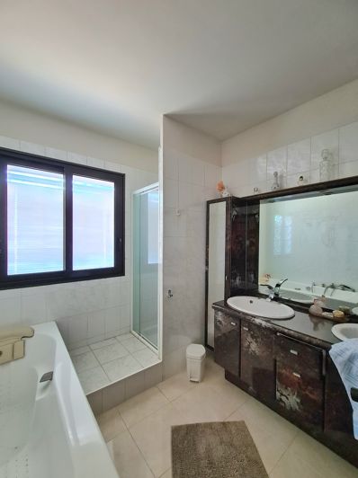 Image No.20-4 Bed Property for sale