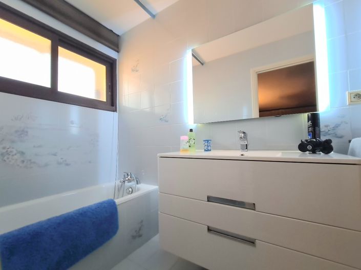 Image No.23-4 Bed Property for sale