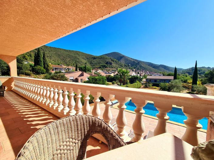 Image No.12-7 Bed Property for sale