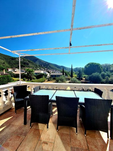 Image No.10-7 Bed Property for sale