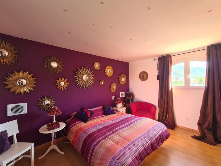 Image No.20-7 Bed Property for sale