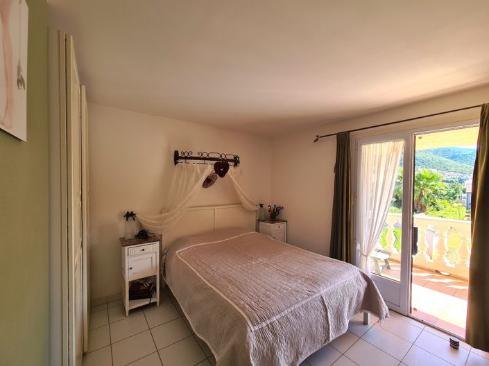 Image No.23-7 Bed Property for sale