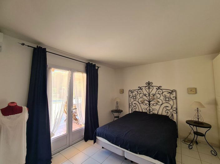 Image No.24-7 Bed Property for sale