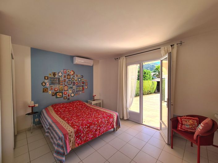 Image No.22-7 Bed Property for sale