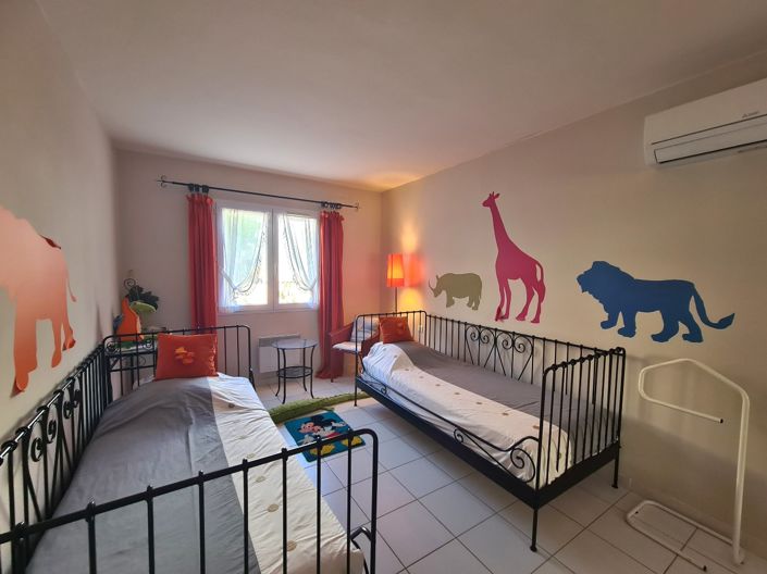 Image No.25-7 Bed Property for sale