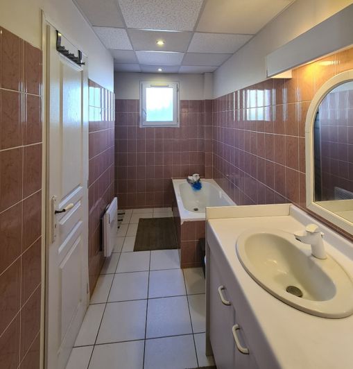 Image No.26-7 Bed Property for sale