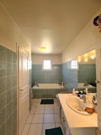 Image No.28-7 Bed Property for sale