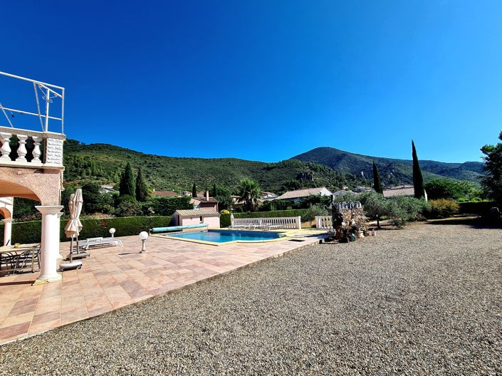 Image No.11-7 Bed Property for sale