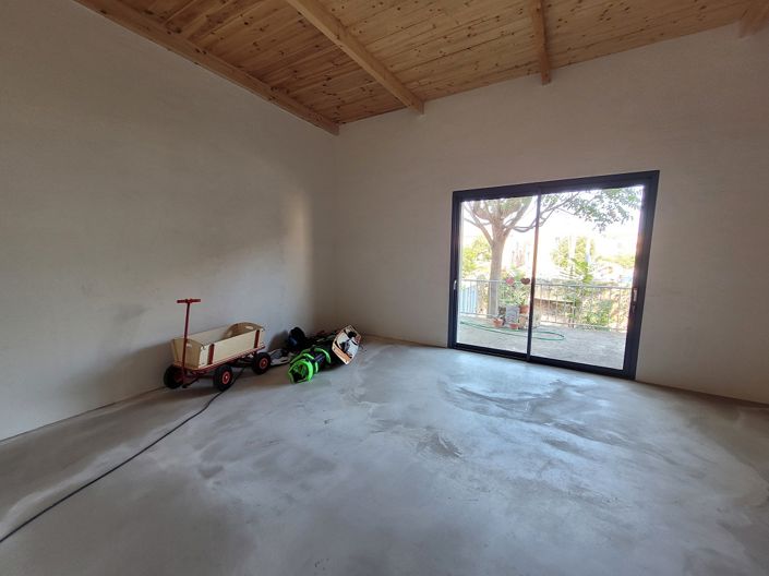 Image No.18-5 Bed House for sale