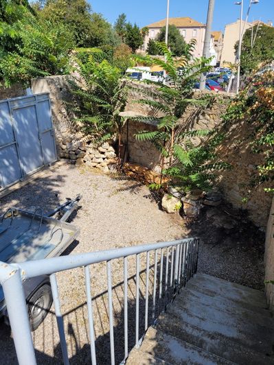 Image No.20-5 Bed House for sale