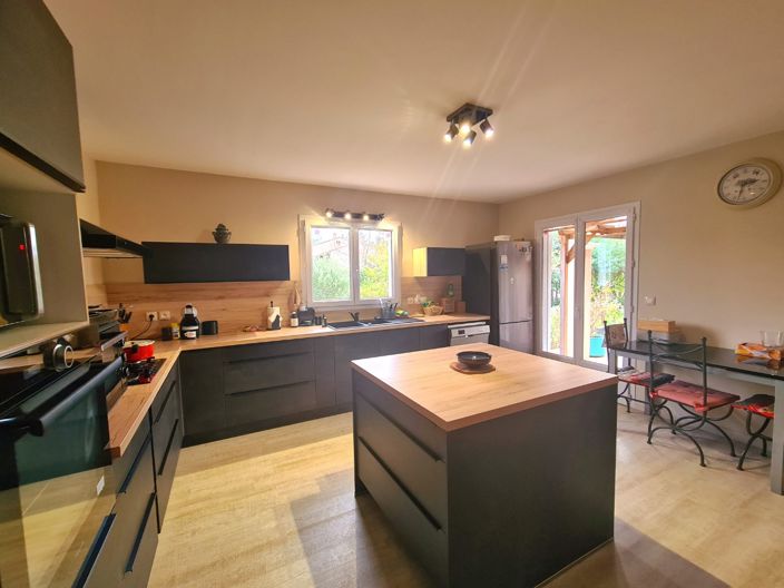 Image No.14-4 Bed Property for sale