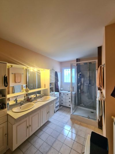 Image No.18-4 Bed Property for sale