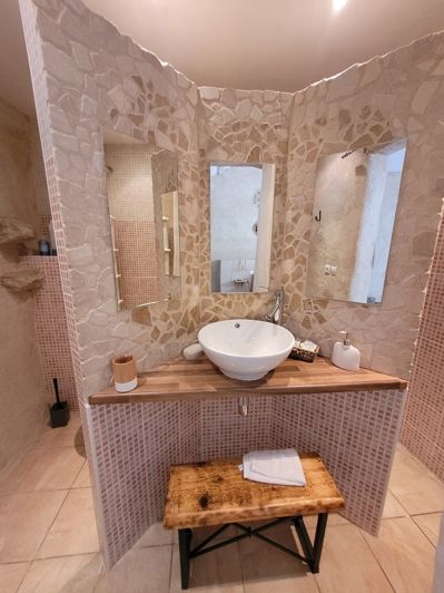 Image No.17-8 Bed House for sale