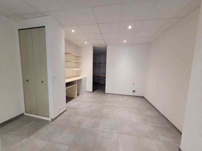 Image No.16-3 Bed Commercial for sale