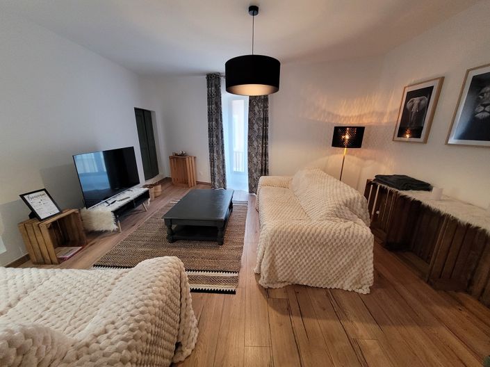 Image No.5-3 Bed Commercial for sale