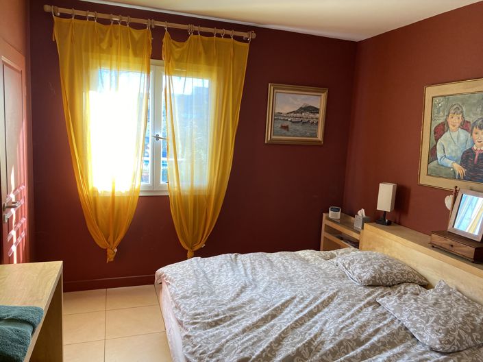 Image No.19-5 Bed Property for sale