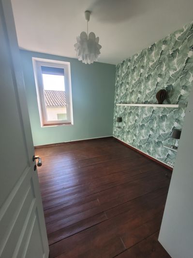 Image No.10-3 Bed House for sale