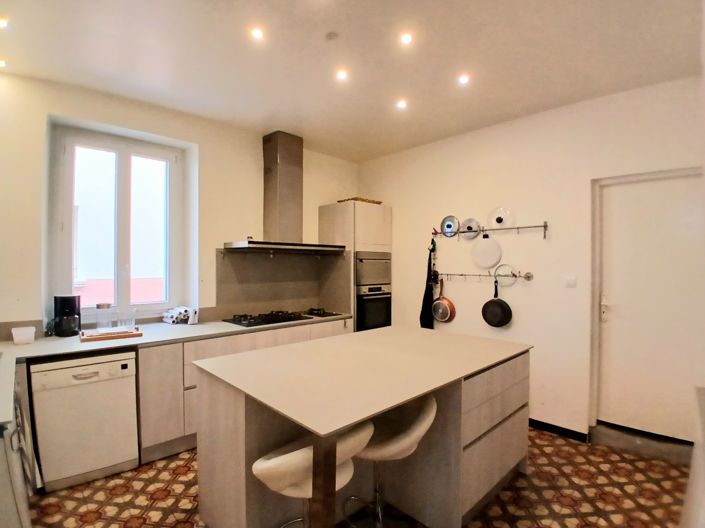 Image No.16-6 Bed House for sale