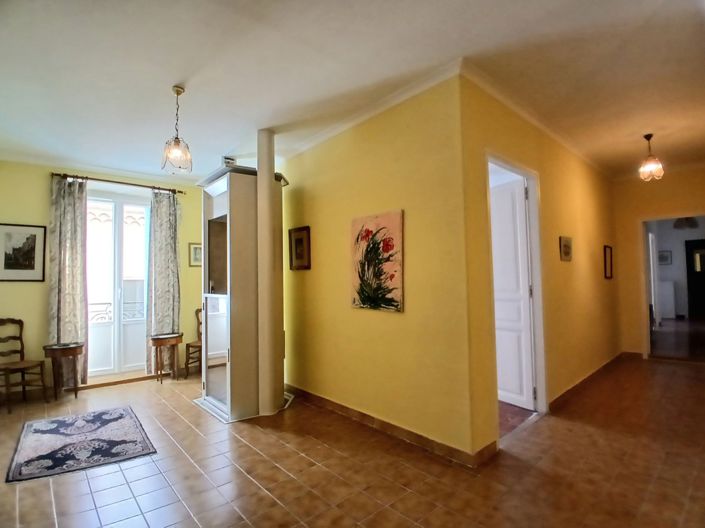 Image No.18-6 Bed House for sale