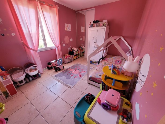 Image No.18-5 Bed Property for sale