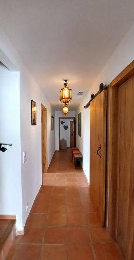 Image No.19-6 Bed Property for sale