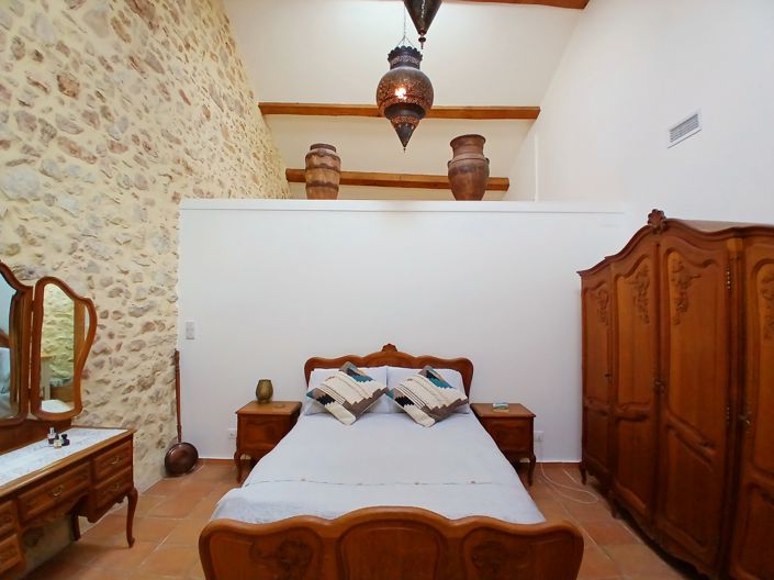 Image No.27-6 Bed Property for sale