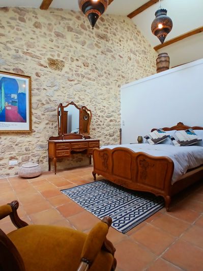 Image No.28-6 Bed Property for sale