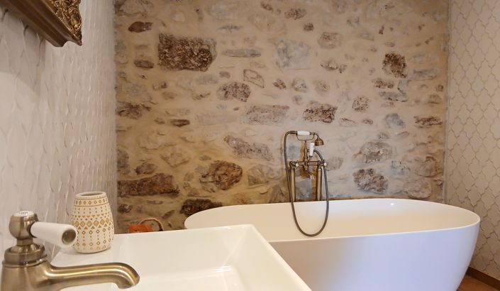 Image No.30-6 Bed Property for sale