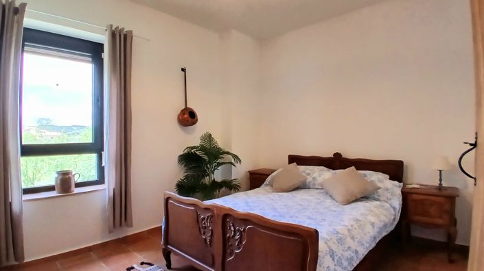 Image No.37-6 Bed Property for sale