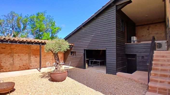 Image No.42-6 Bed Property for sale