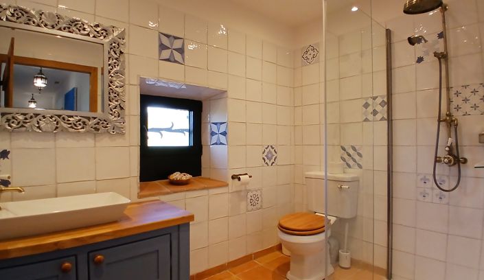 Image No.41-6 Bed Property for sale