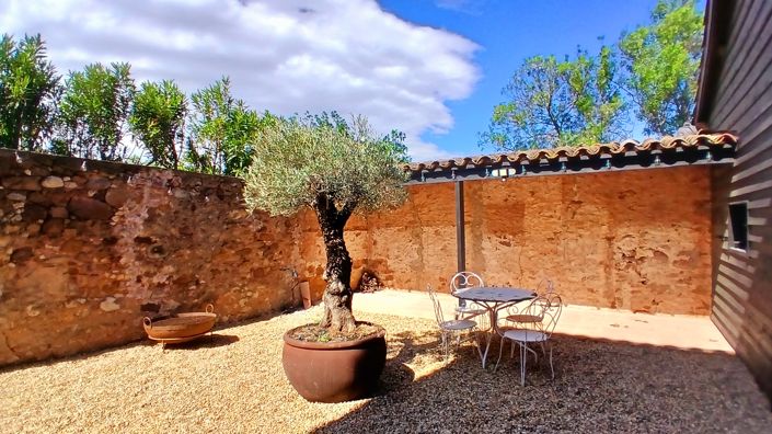 Image No.8-6 Bed Property for sale