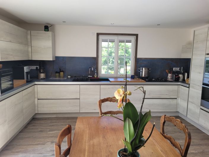 Image No.10-5 Bed Property for sale