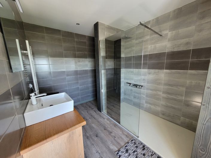 Image No.17-5 Bed Property for sale