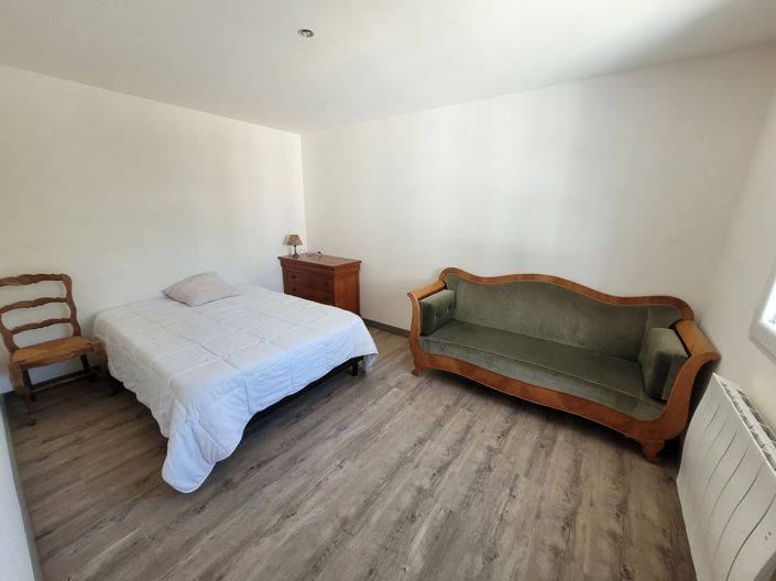 Image No.22-5 Bed Property for sale