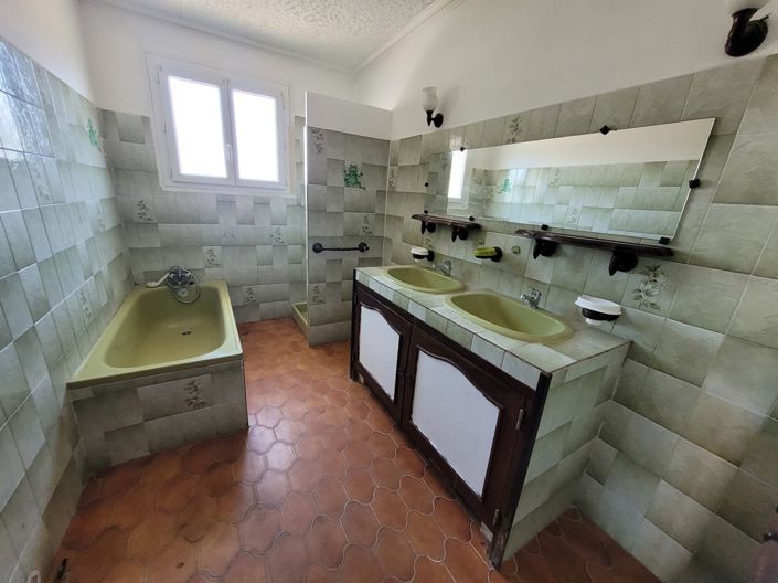 Image No.11-4 Bed Property for sale