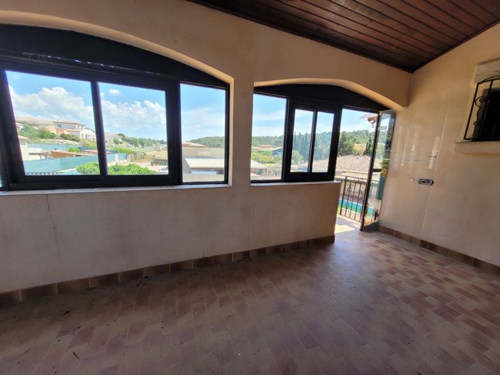 Image No.10-4 Bed Property for sale