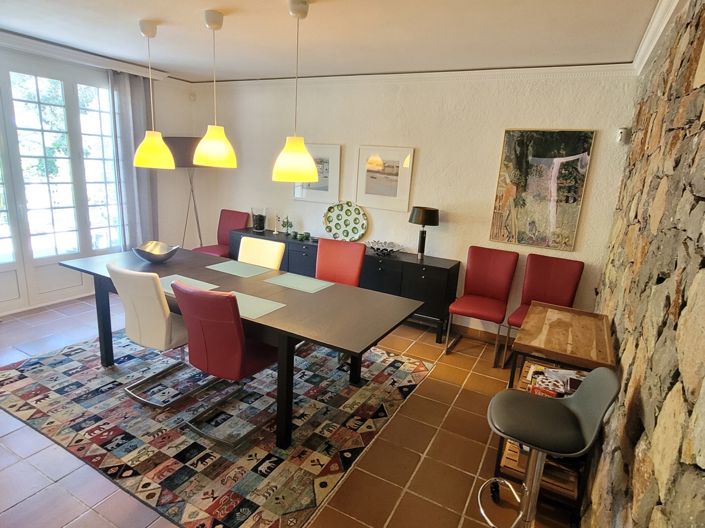 Image No.12-5 Bed Property for sale