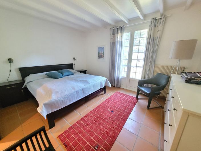 Image No.17-5 Bed Property for sale