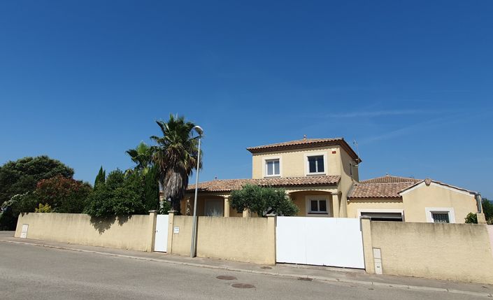 Image No.16-4 Bed Property for sale